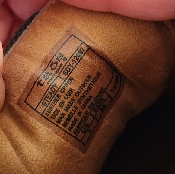 Taos Steady Lace Up Walking Sneaker Suede and Metallic Leather Size 7 - Picture 9 of 9